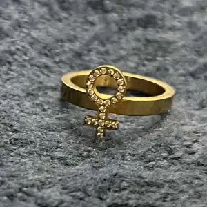 Säljer nu denna Edblad ring då den  ej kommer till användning så mycket! ⭐️🎸 Ringen är i storleken 17,5/M 💕 pris kan diskuteras vid snabb affär 🎸 