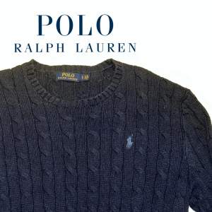 Polo Ralph Lauren kabelstickad tröja i toppskick! Nypris: 2195kr Tveka inte att höra av dig vid minsta fråga! 🌟Storlek L men passar även M 🌟