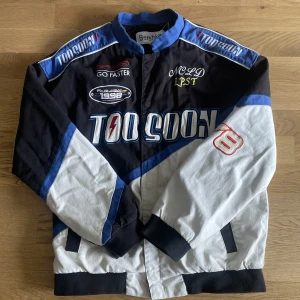 Bomberjacka från bershka - En jacka från bershka i stolek L 