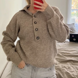 Stickad tröja  - Ifrån Gina tricot, använt fåtal gånger. 