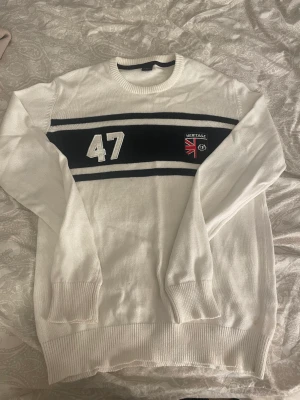 snygg stickad tröja - jätte snygg stickad tröja från ELLOS. först till kvarn!