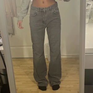 Straight jeans  - Fina jeans i rak modell, bra skick! Flera jeans i min profil :)