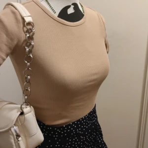 Tshirt - Tjock material och bra kvalitet 