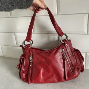 Cool väska  - Cool väska med detaljer ⚡️ bra skick 