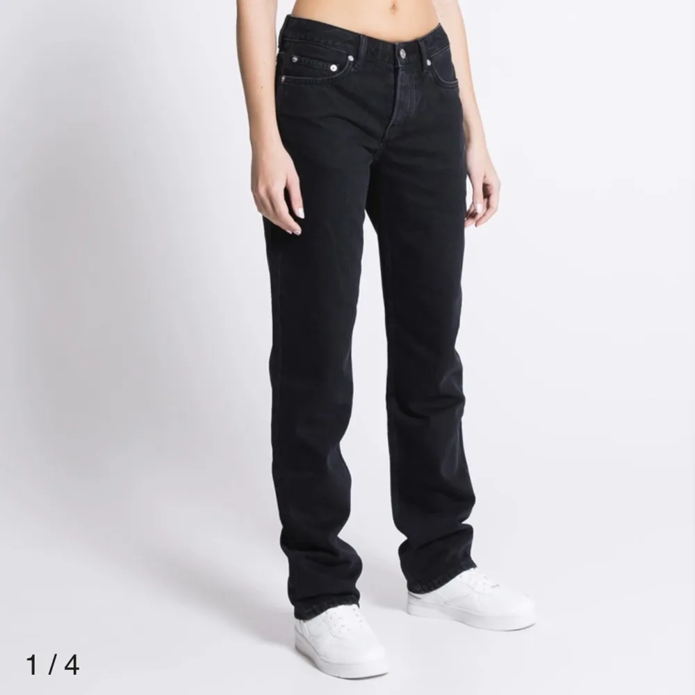 Säljer mina jeans från Lager 157 i modellen Icon. Använda vid ett fåtal tillfällen, bra skick! Nypris 400kr!. Jeans & Byxor.