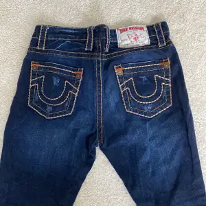 True religion jeans storlek 34. Nyskick och jag säljer eftersom de inte var rätt storlek för mig.