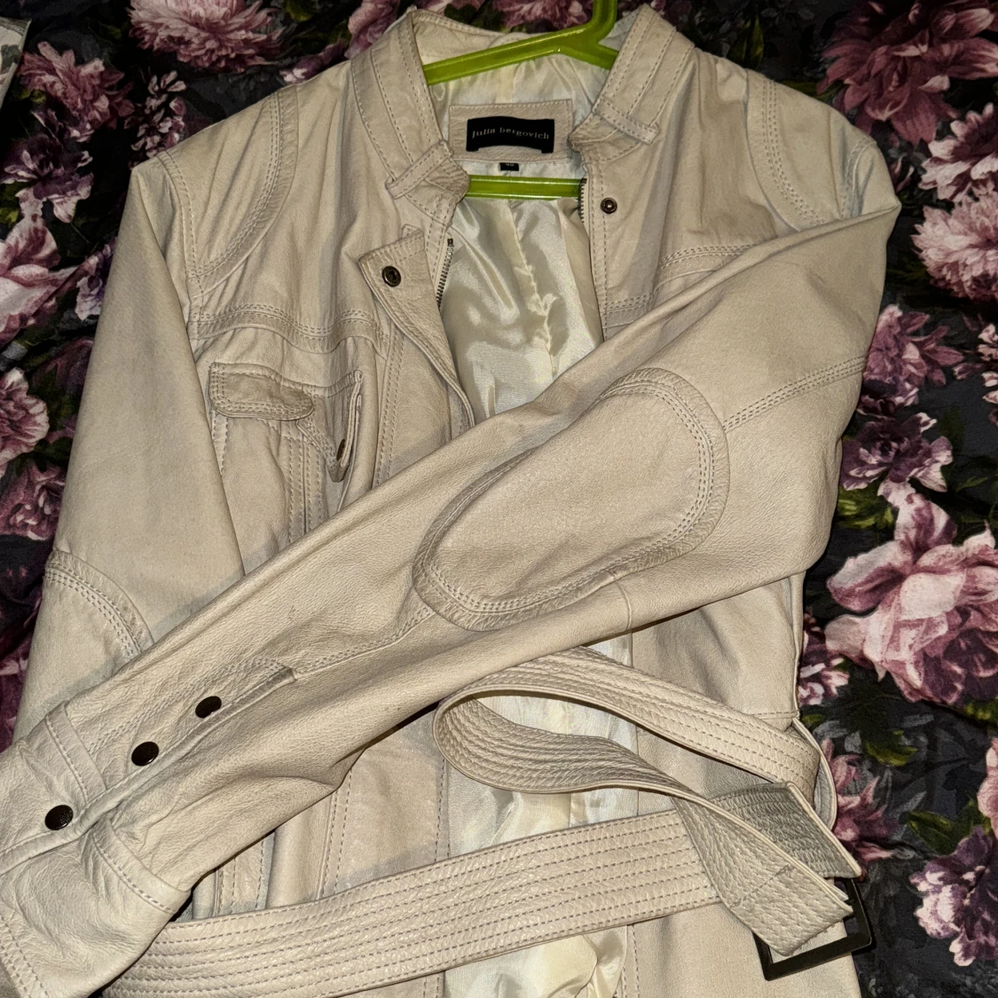 Vit skinnjacka  - 90