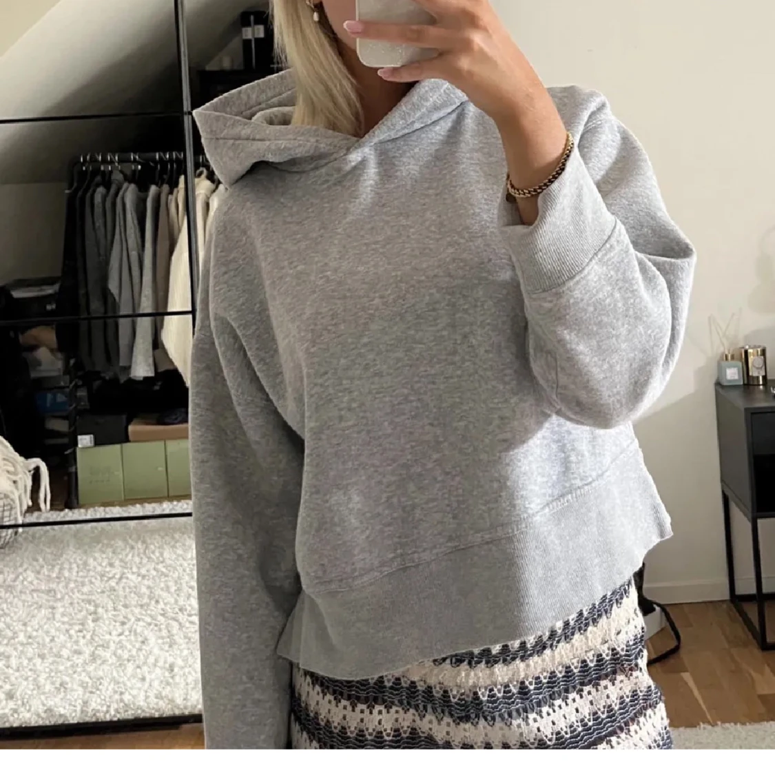 Grå hoodie  - 91