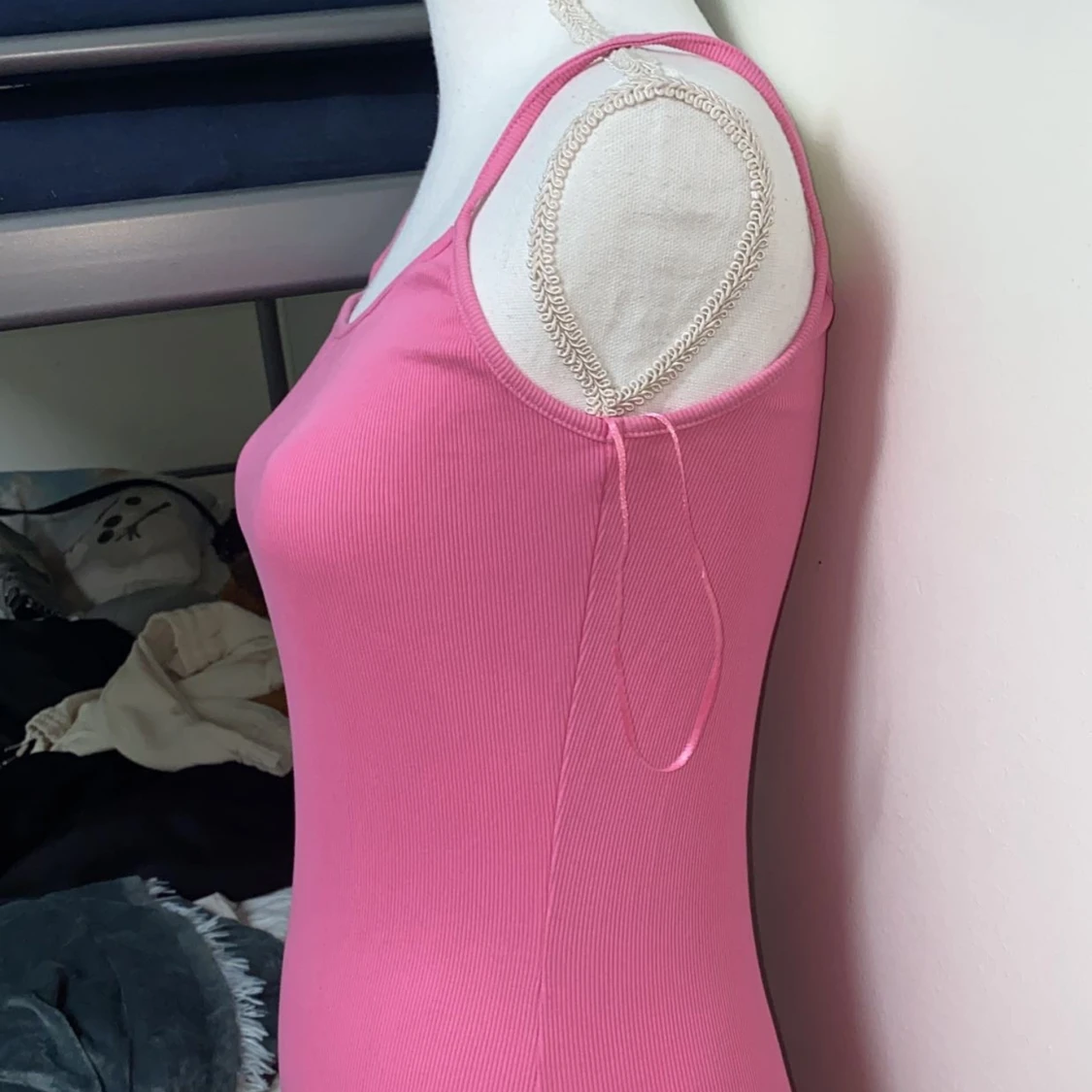 Jätte fin klänning o älskar hur den e på kroppen  - 91