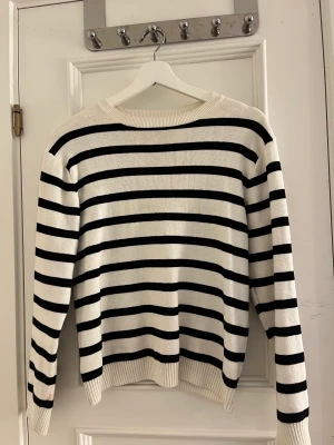 Stickad teöja - Storlek 164, men passar mig som bär S/M