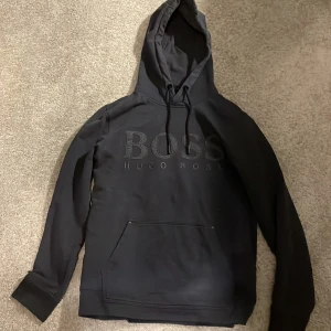 Hugo boss hoodie - Storlek M Köpt för 1400  Skick 9,5/10 