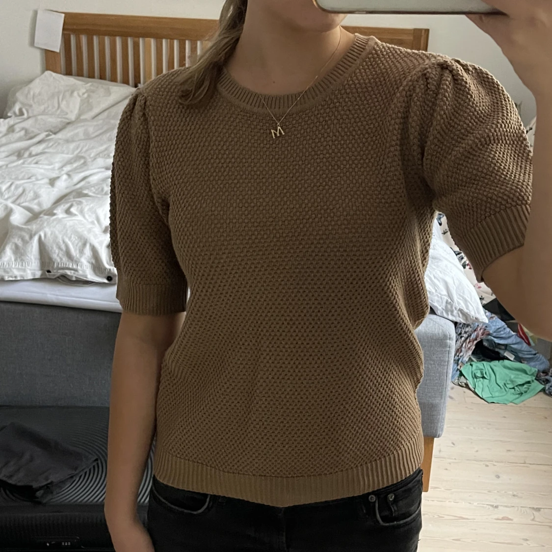 Stickad tshirt med puffärm