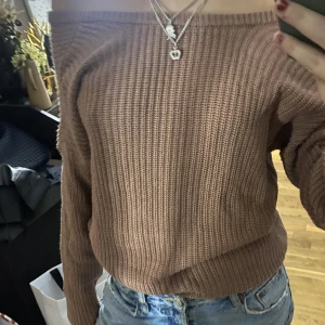 Stickad tröja - Säljer en super fin stickad tröja från na-kd! 