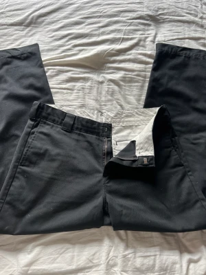 Carhartt Kostymbyxor - Mindre än ett år gamla. Bra skick. Minns inte riktigt priset men någonstans mellan 1000-1500