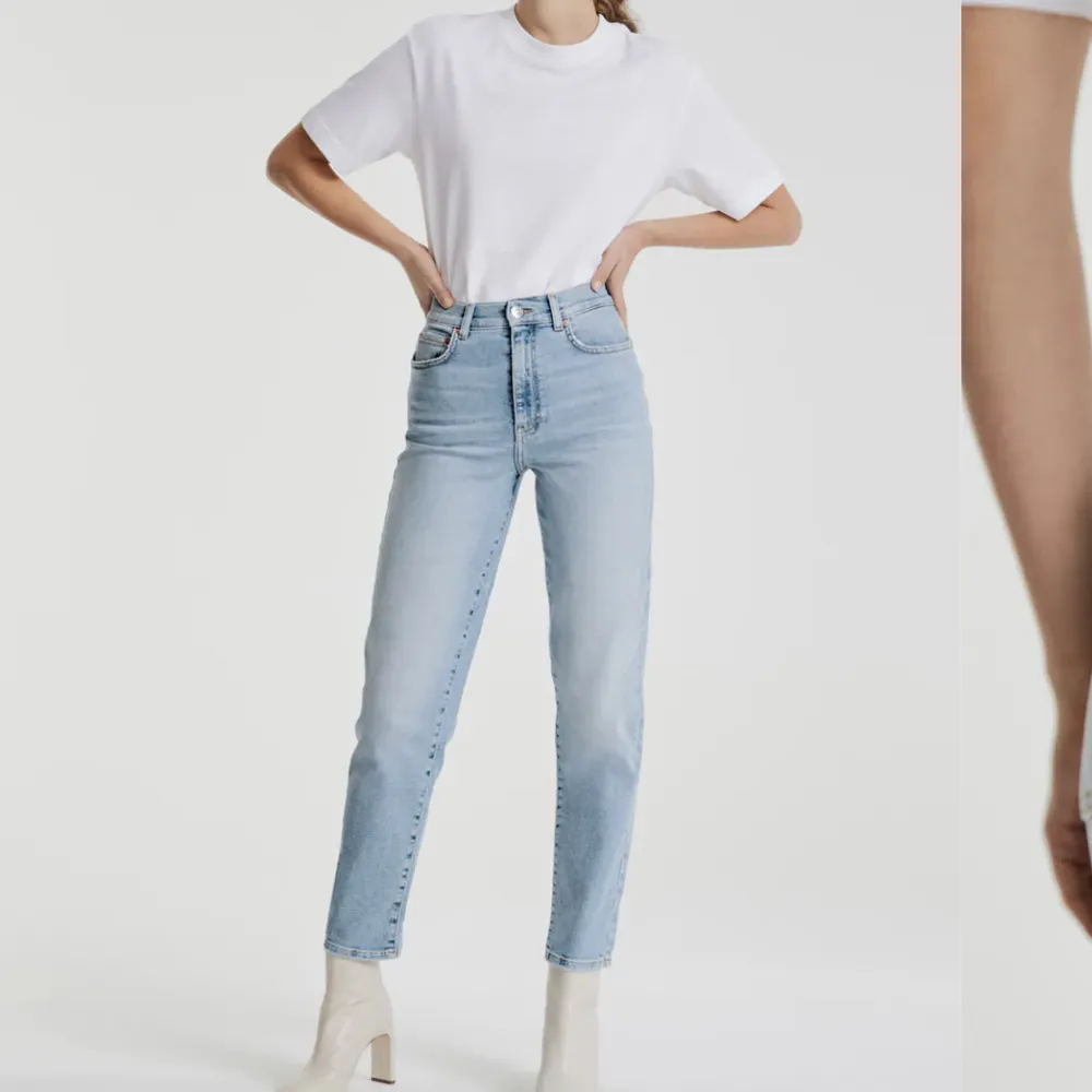 🤍Säljer dessa Mom jeans från Ginai storlek 34🤍. Jeans & Byxor.