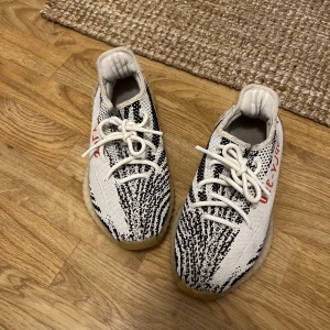 Yeezy zebras - Zebras i bra skick
