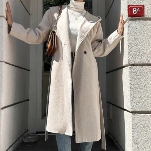 Kappa - En längre kappa i storlek S, perfekt till hösten. Jätte fin och endast testad. Köptes för 350.