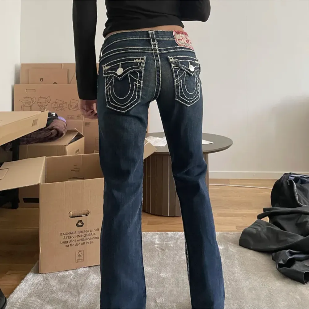 Skit snygga bootcut trueys, letar o byta dom mot ett par andra helst💋(bilder från förra säljaren). Jeans & Byxor.