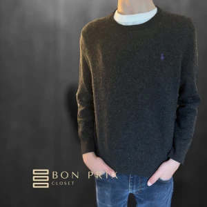 Ralph lauren tröja - Riktigt härlig Ralph lauren tröja i merino ull.🌙 passar typ 158-166.  Modellen på bilden är 169🌟  Skriv vid fler frågor eller funderingar🤞