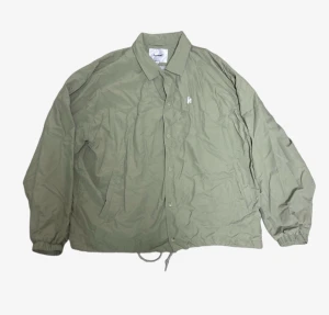 Harlaut jacka  - En bomberjacka får harlaut apperal  Sitter bra Baggy i passformen  