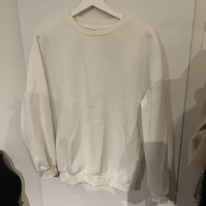 Sweatshirt  - Mysig sweatshirt i strl M. 