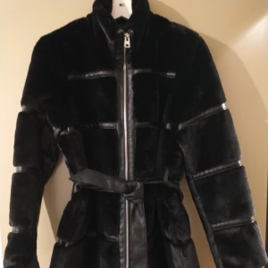 Helt ny päls kappa vero moda - Den är aldrig använt. Helt ny.