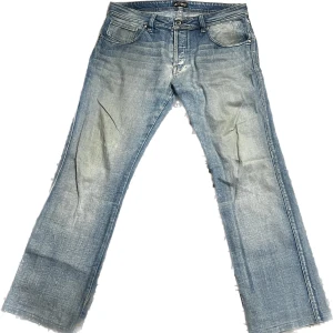 Armani Jeans - AJ:S med rak passform och bred midja. Strl: 31/29