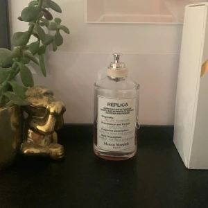 Replica by the forre place  - By the fire place 35% kvar. Ny pris 1500kr.