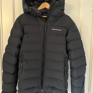 Peak Performance M Down Ski Jacket, storlek S - Vinterjacka i mycket fint skick, inköpt 2022 på Stadium. 