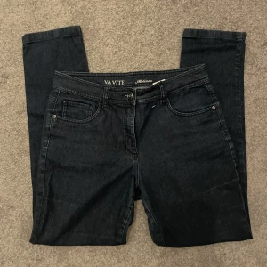 Blåa jeans  - Mörkblåa jeans från Va Vite   Köpare står för frakten 💕