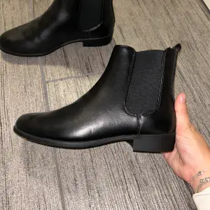 Oanvända boots från Anna field i storlek 38