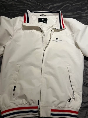 Cross sports wear jacka - cross sports wear jacka i vit färg 
