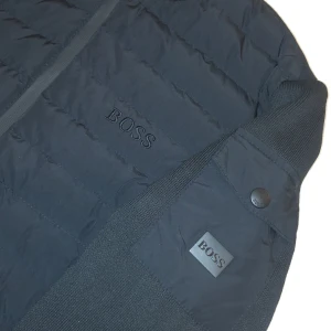 Helt ny boss jacka - Säljer boss jacka i storlek M, helt oandvänd, fick som present i fel storlek