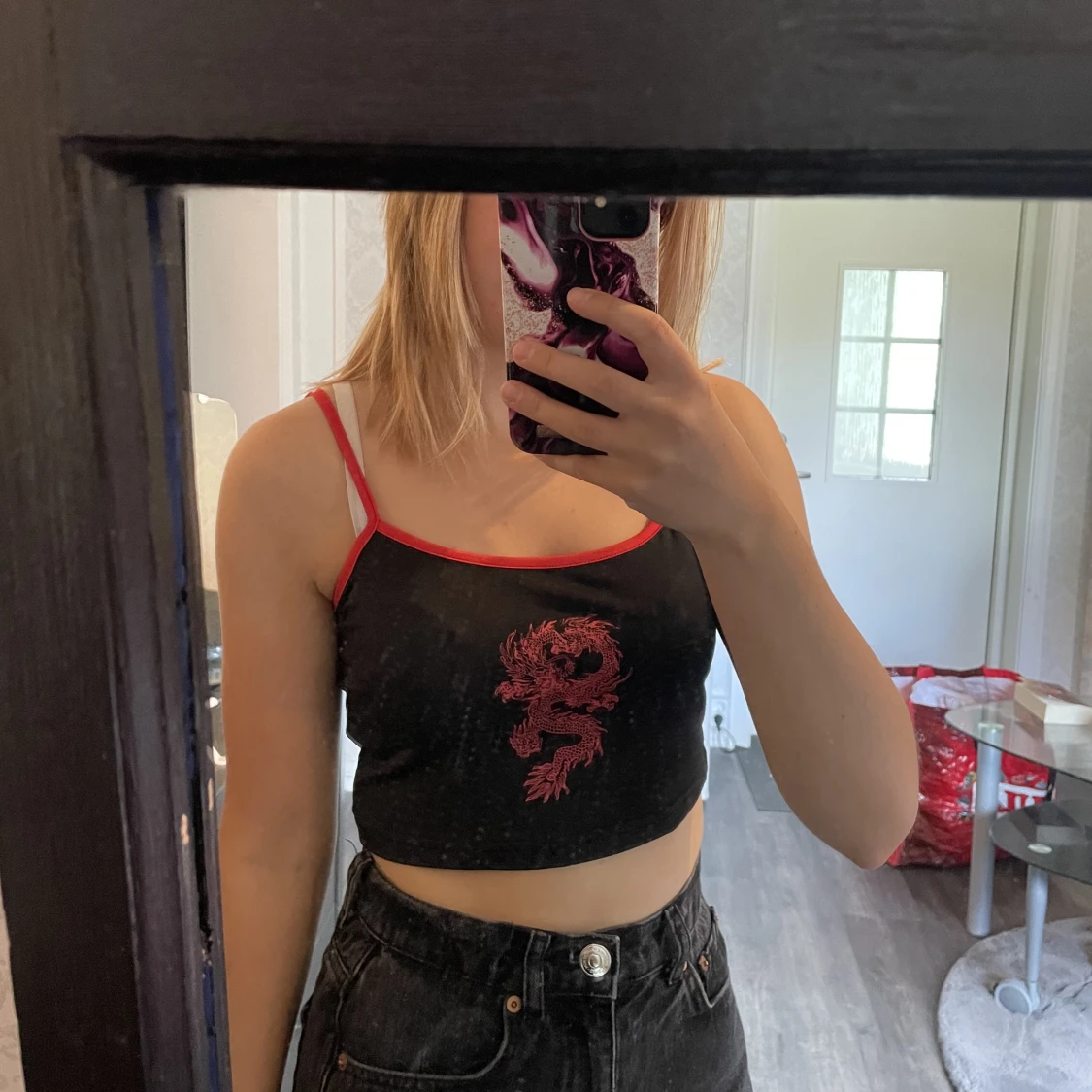 Svart/röd topp