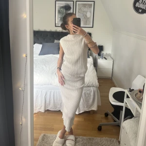 Stickat set - Beige stickat set från FOLK🤍   