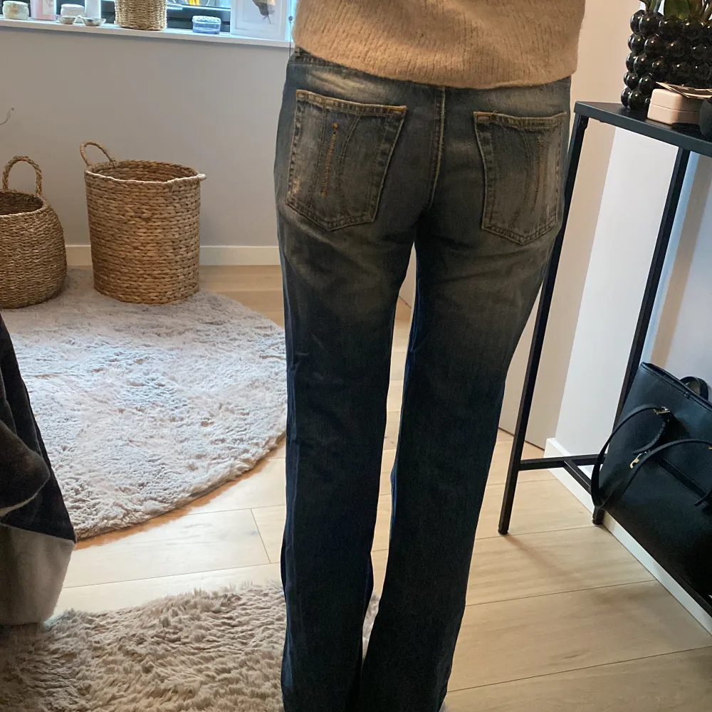 Mörkblå jeans från fornarina helt okej skick.. Jeans & Byxor.