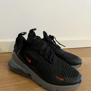 Skor - Strl 36. Knappt använda 