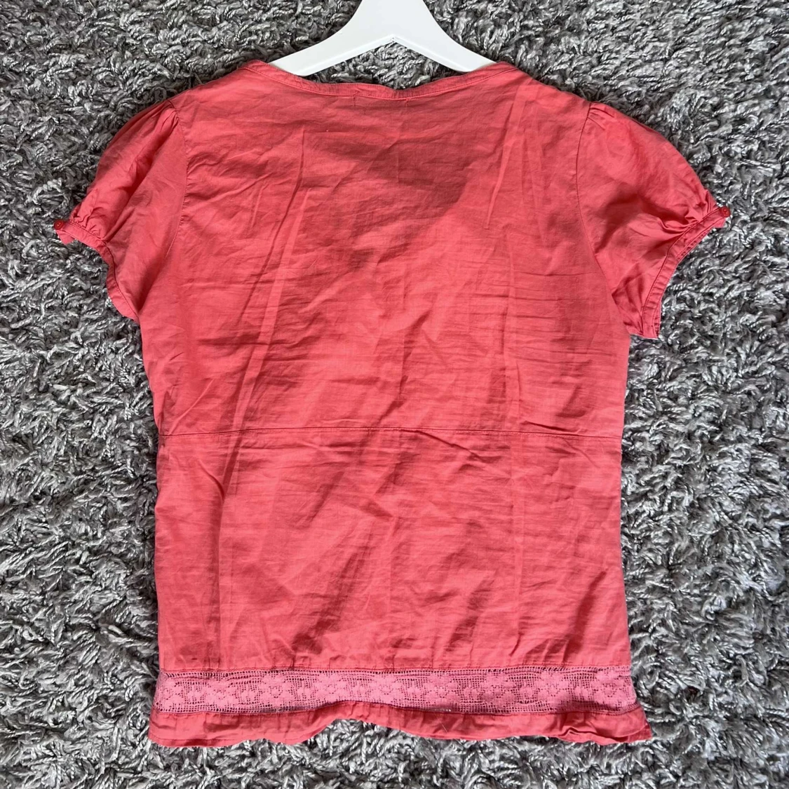 Söt blus i korall  - 91