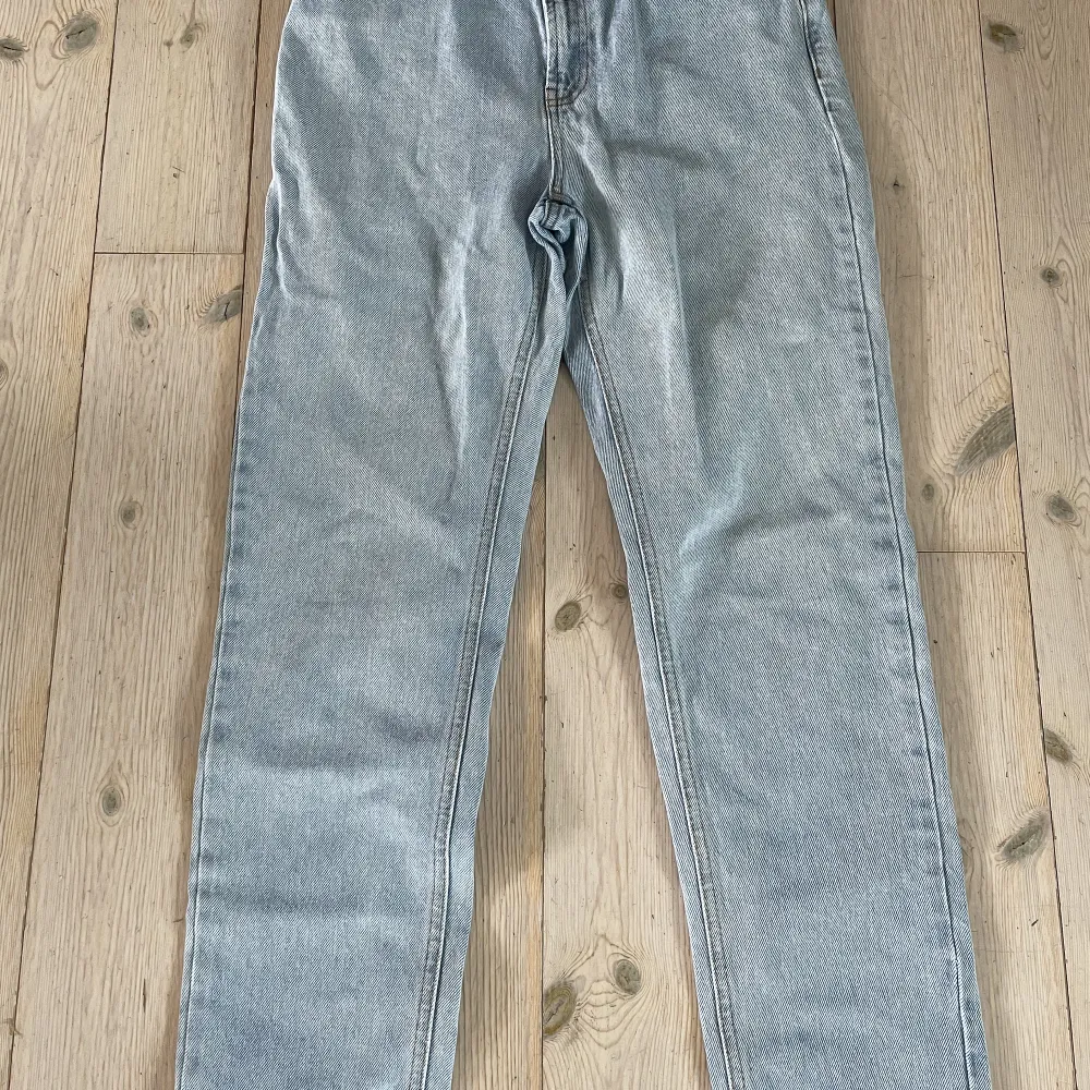 Grunt jeans i mycket fint skick! Storlek 164. . Jeans & Byxor.
