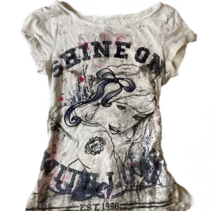 T-shirt - Fin vintage tshirt med pärlor från EDC. (Det svarta är inte smuts)💘