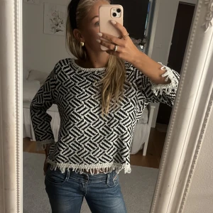 Trekvartsärm tröja  - Jättefin mönstrad trekvartsärm tröja!!💓💓
