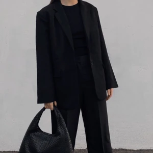 Oversized kavaj - Supersnygg slutsåld blazer från NA-KD som inte längre kommer till användning! Lånade bilder men hör av dig för fler bilder. Nypris 899kr 🫶🏼