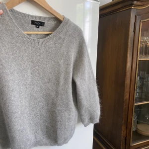  tröja  - Fin tröja, köpt från second hand, inte kommit till användning💗