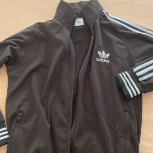 Adidias - Har två sånna så säljer den gamla 