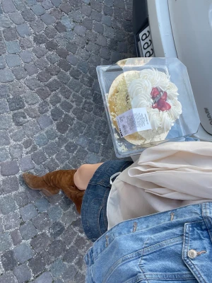 Bronx stövlar  - Säljer dessa superfina Bronx stövlar i mocca. Bra skick. Köptes på plick för 1,200. 