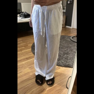 Vita linnebyxor - Vita linnebyxor från Lager157. Aldrig använda och i nytt skick. 