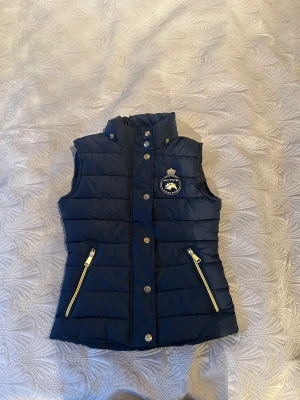 Väst - Ridväst jätte fin, använd endast ett fåtal gånger och i bra skick.