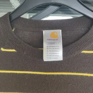 Riktigt fin o unik stickad carhartt tröja. Storlek small. 