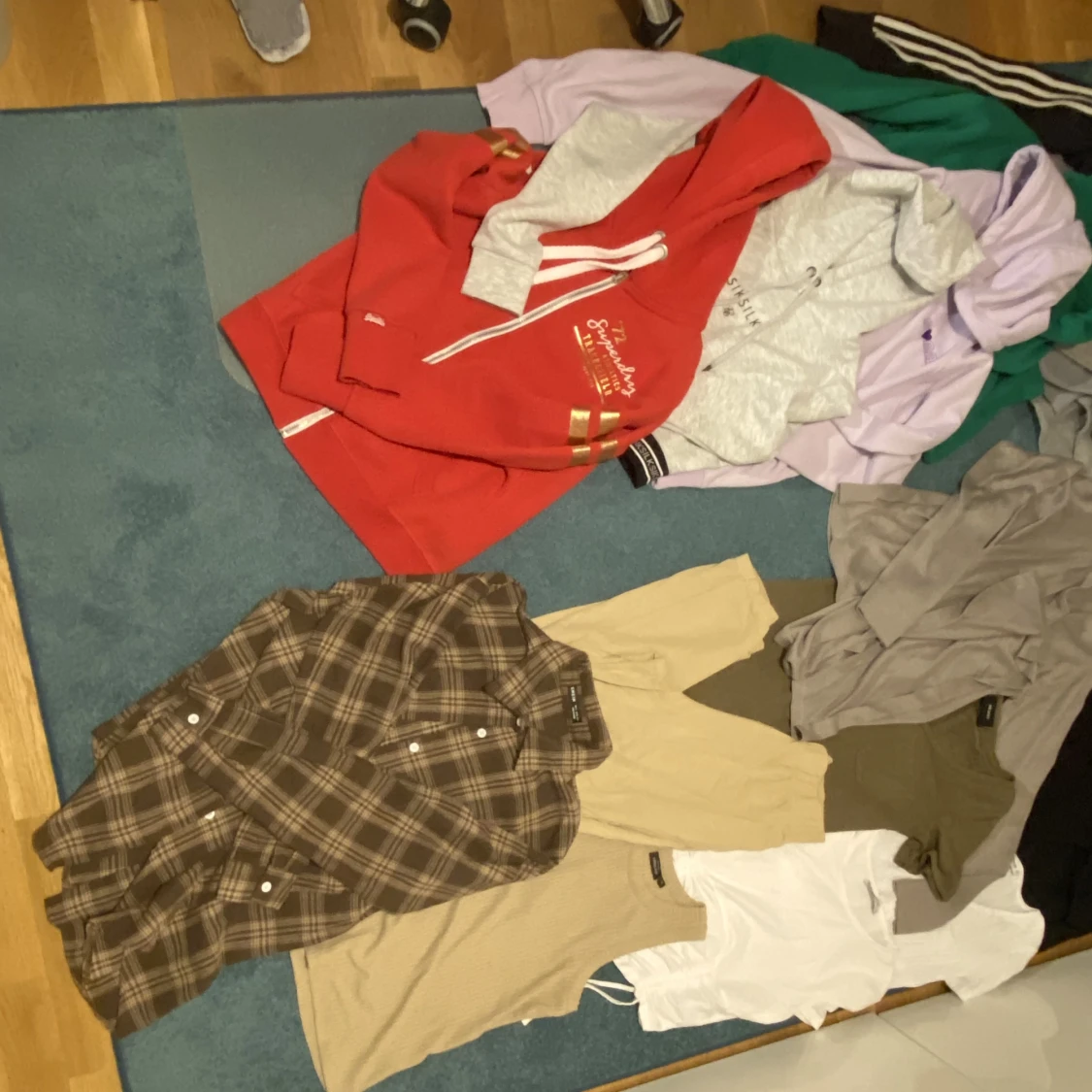 Klädder blandade storlekar från 164 - S  - 90