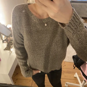 Grå stickad tröja  - Stickad tröja från vila